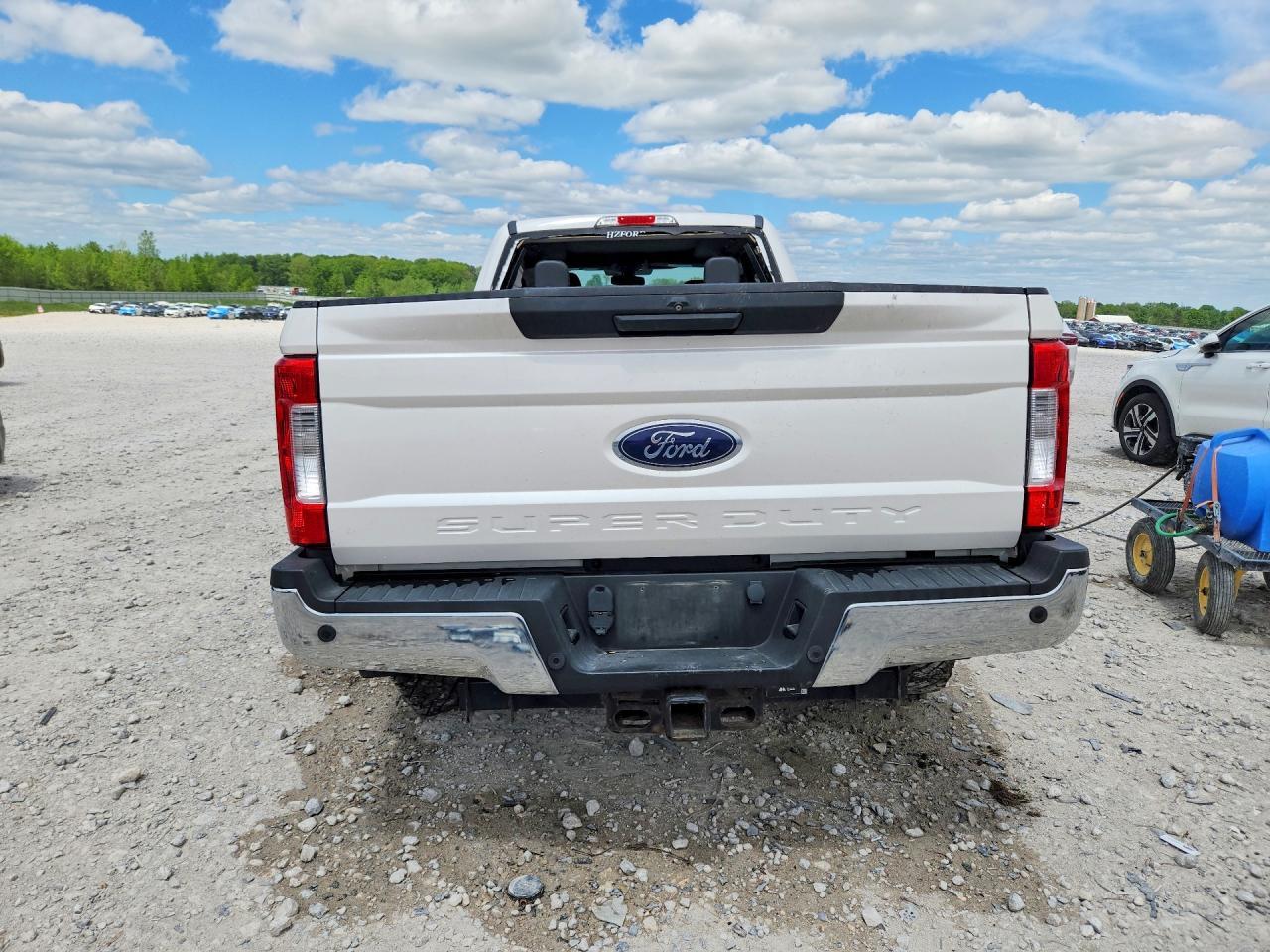 2017 Ford F350 Super Duty - Фото 6