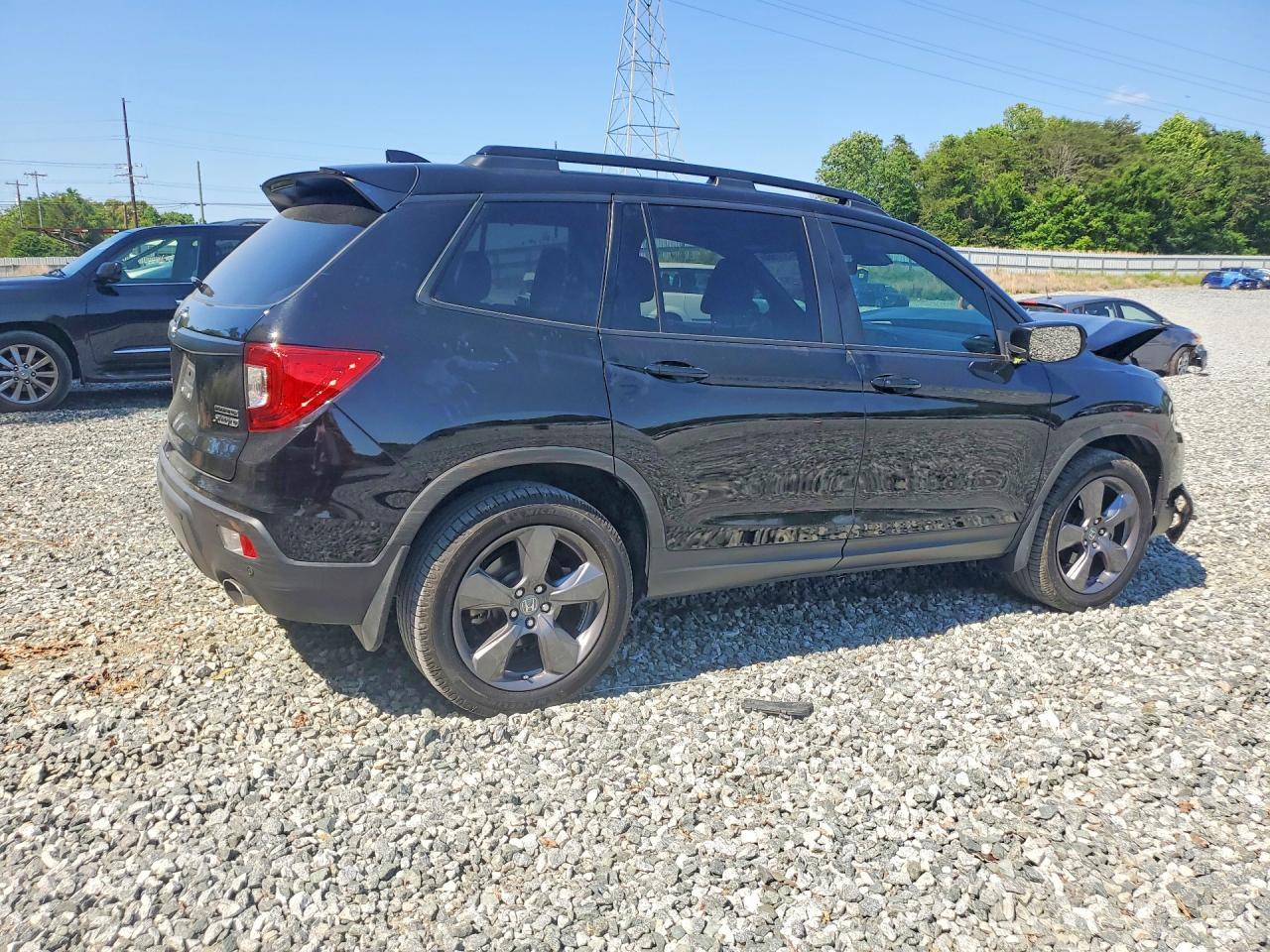 2021 Honda Passport Touring - Image 3