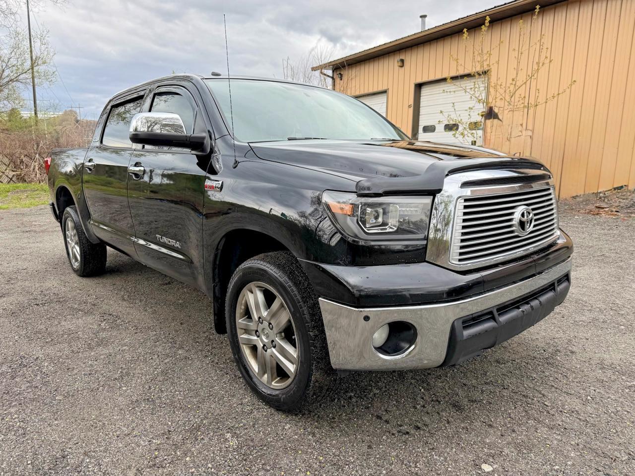 2013 Toyota Tundra Platinum - Image 2