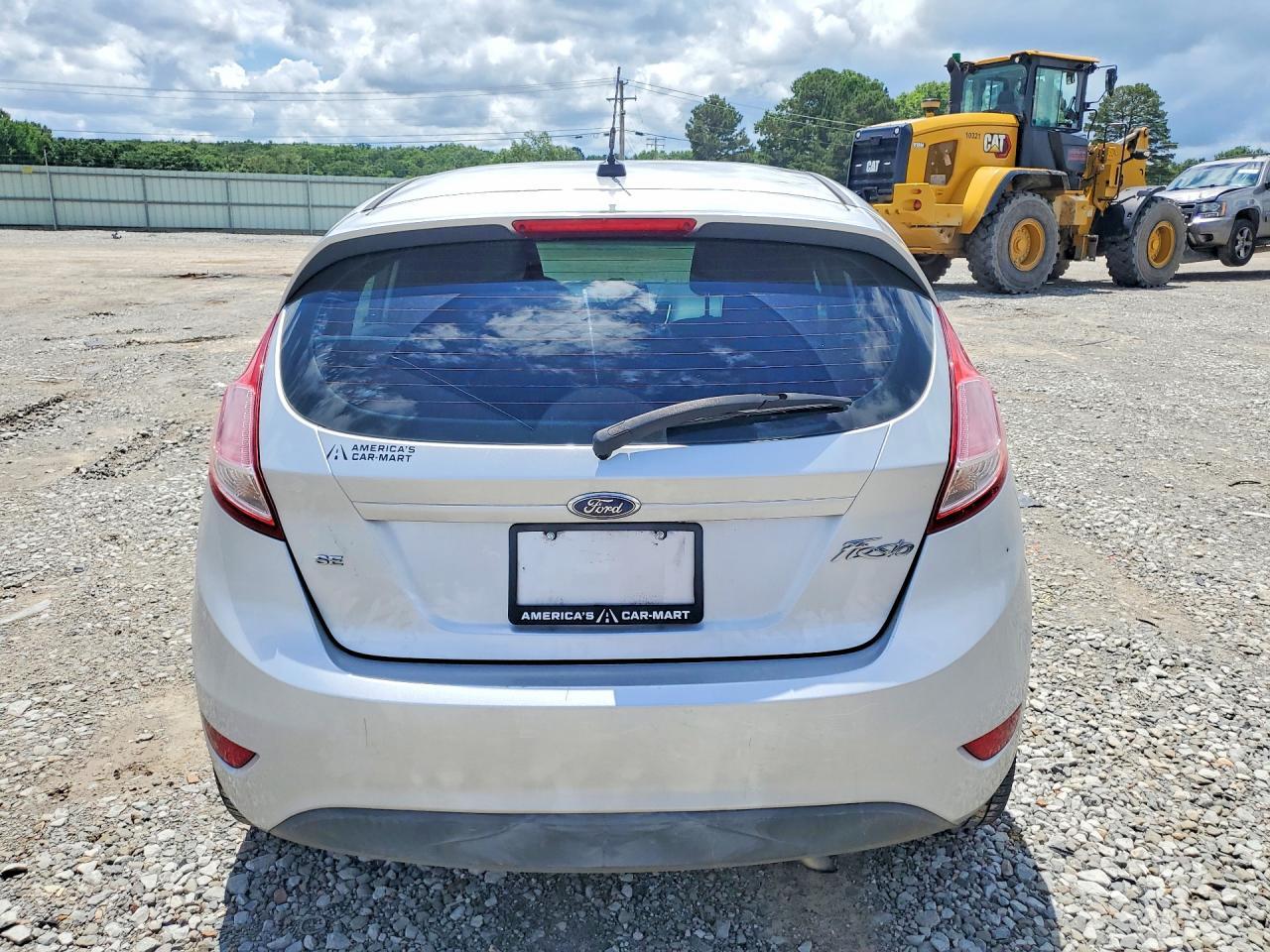 2015 Ford Fiesta Se - Image 6