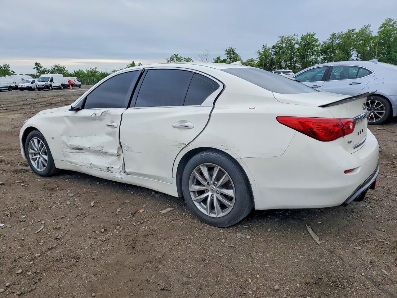 2015 Infiniti Q50 Premium - Фото 2