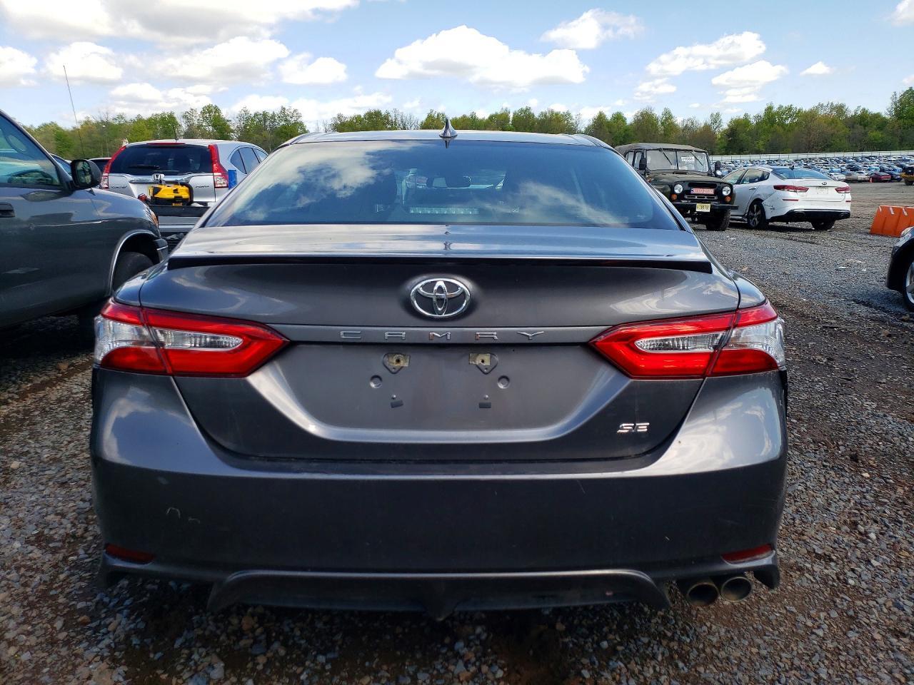 2020 Toyota Camry Se - Фото 6
