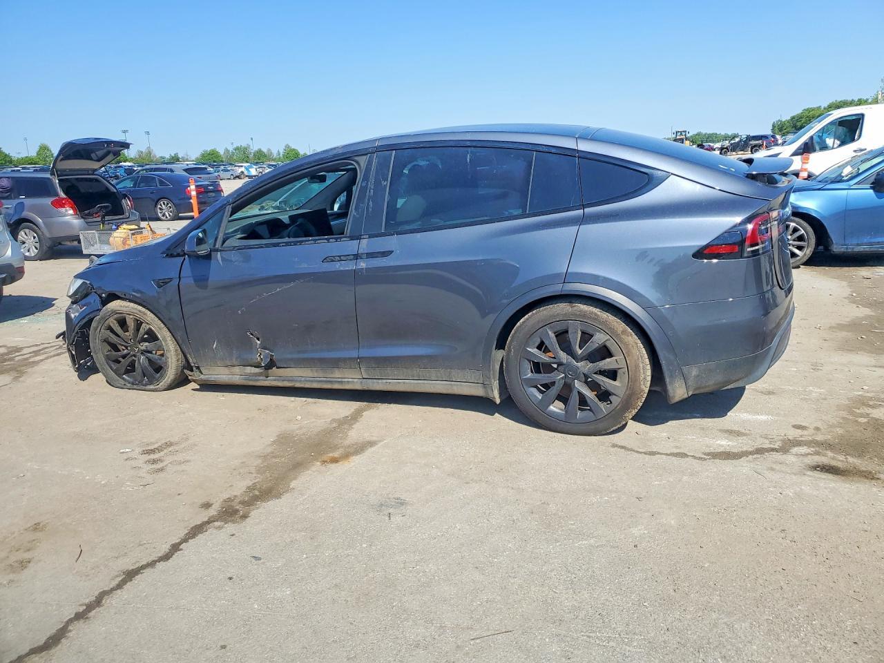 2022 Tesla Model X - Фото 2