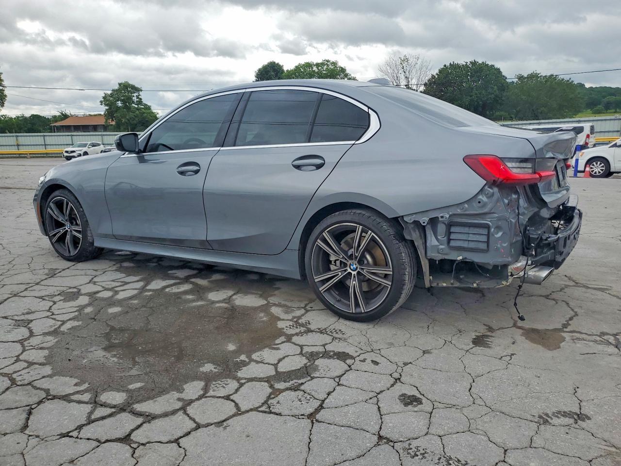 2024 BMW 330I - Фото 2