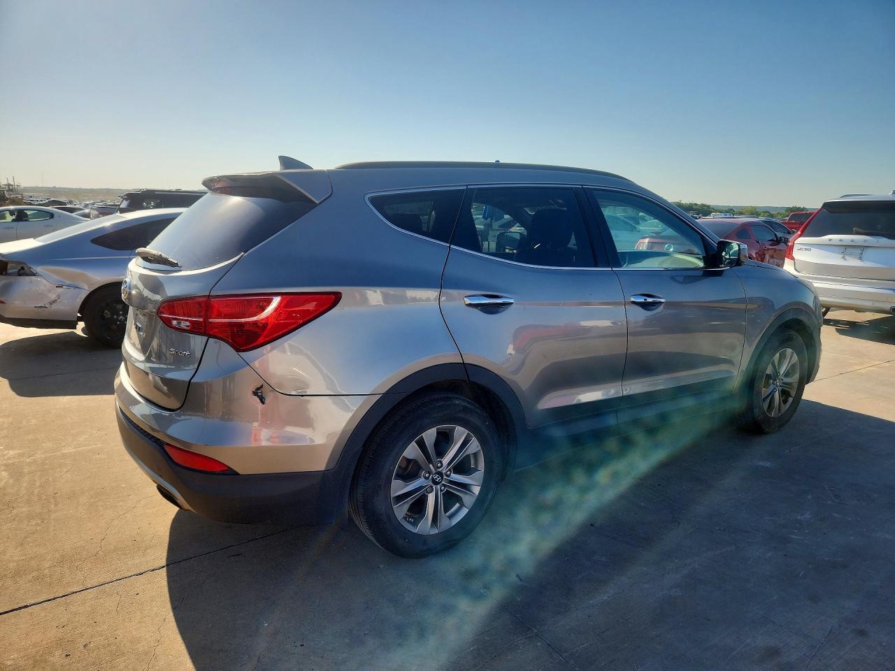 2015 Hyundai Santa Fe Sport 2.4L - Image 3