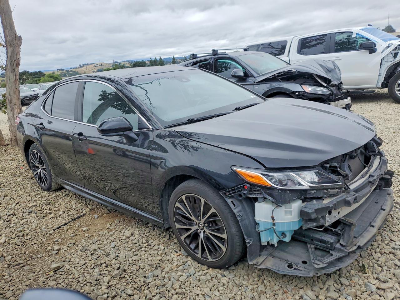 2020 Toyota Camry Se - Фото 4