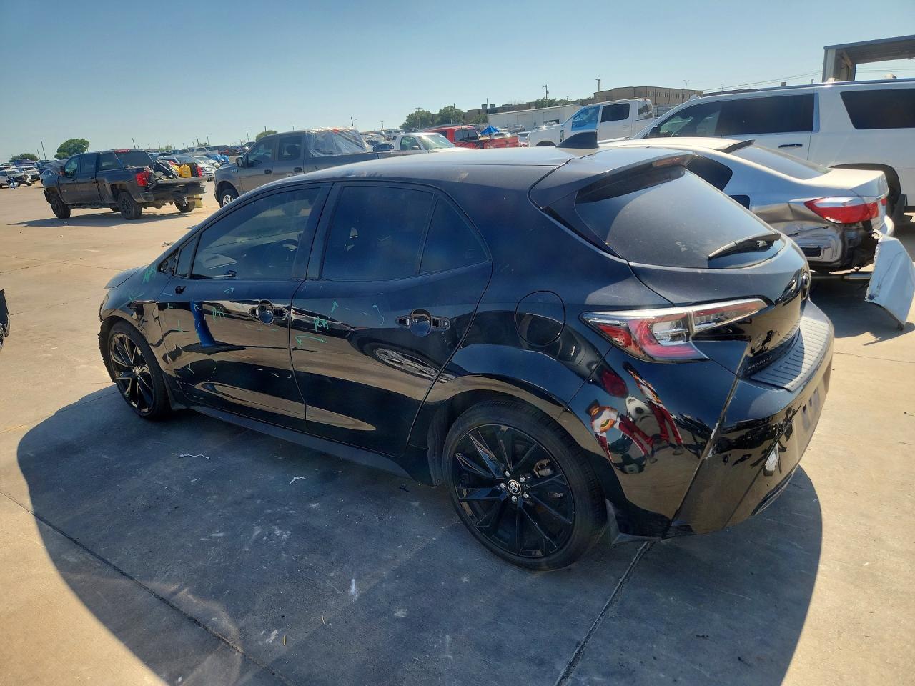 2022 Toyota Corolla Hatchback Se Nightshade Edition - Image 2