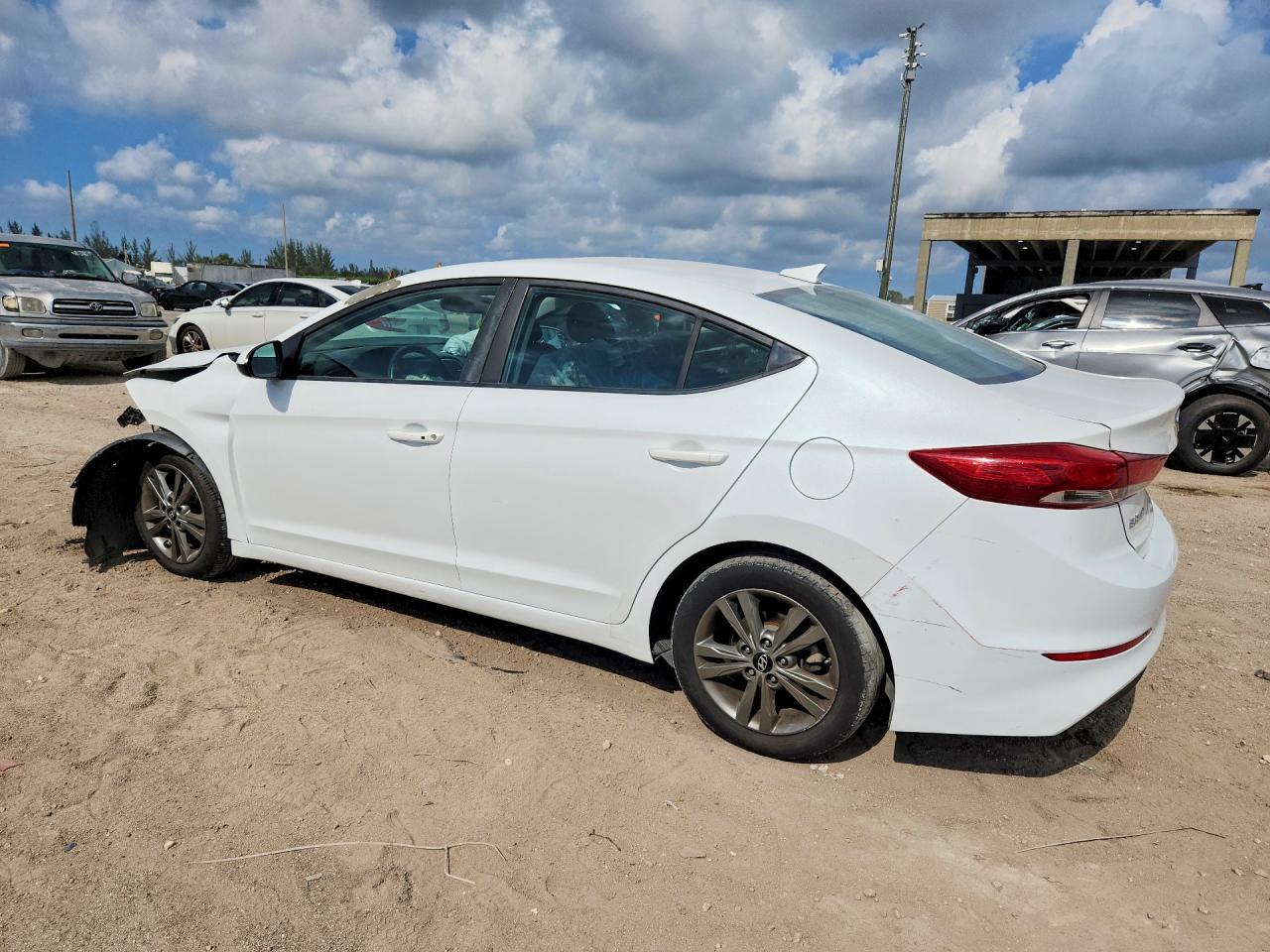 2018 Hyundai Elantra Value Edition - Фото 2