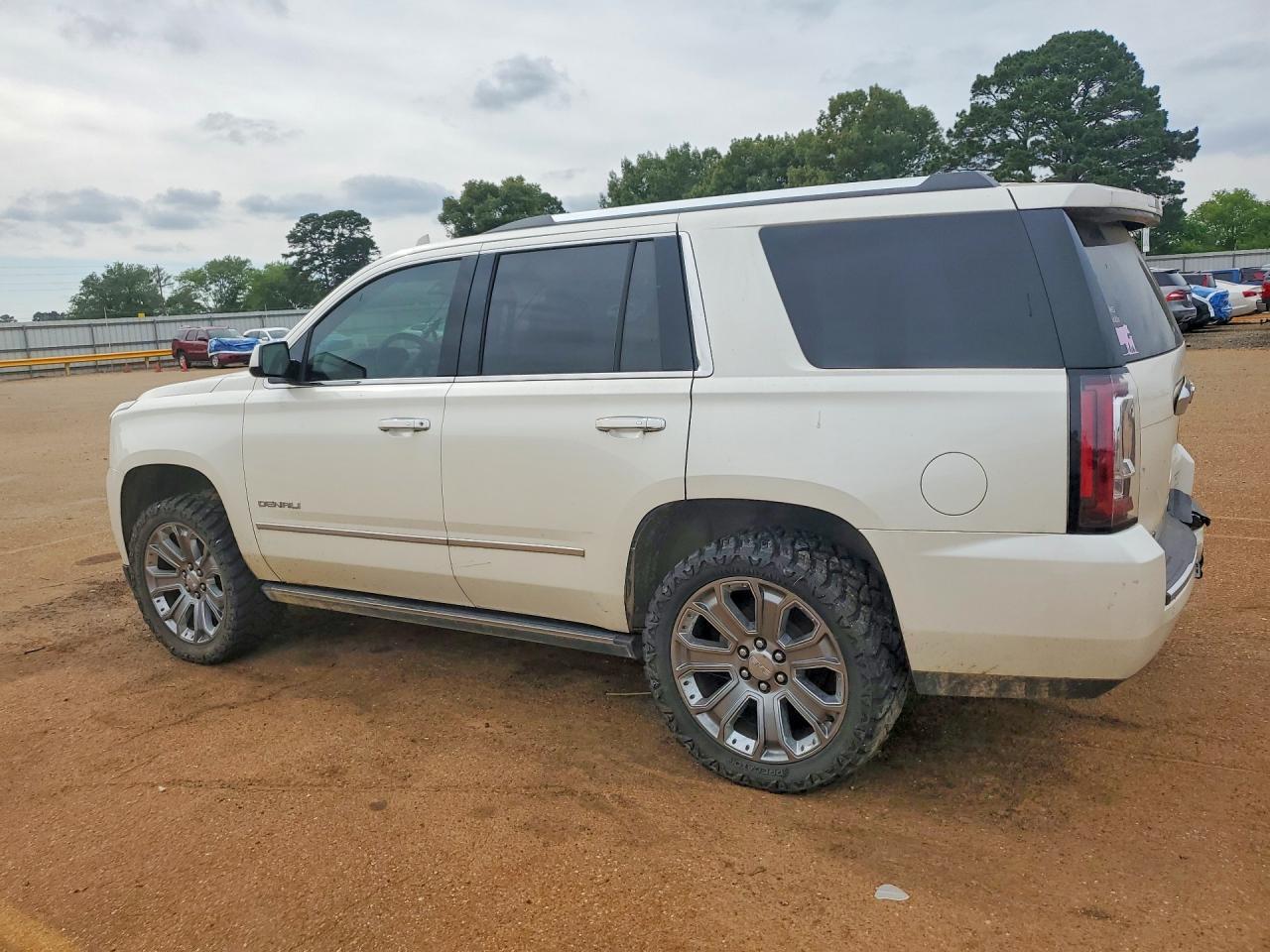 2015 GMC Yukon Denali - Фото 2