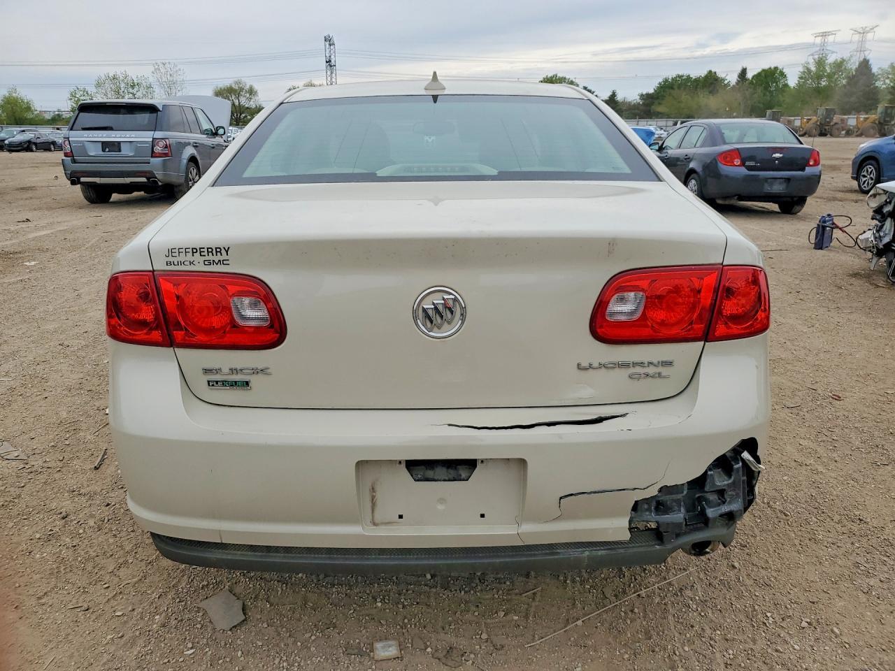 2011 Buick Lucerne Cxl - Image 6