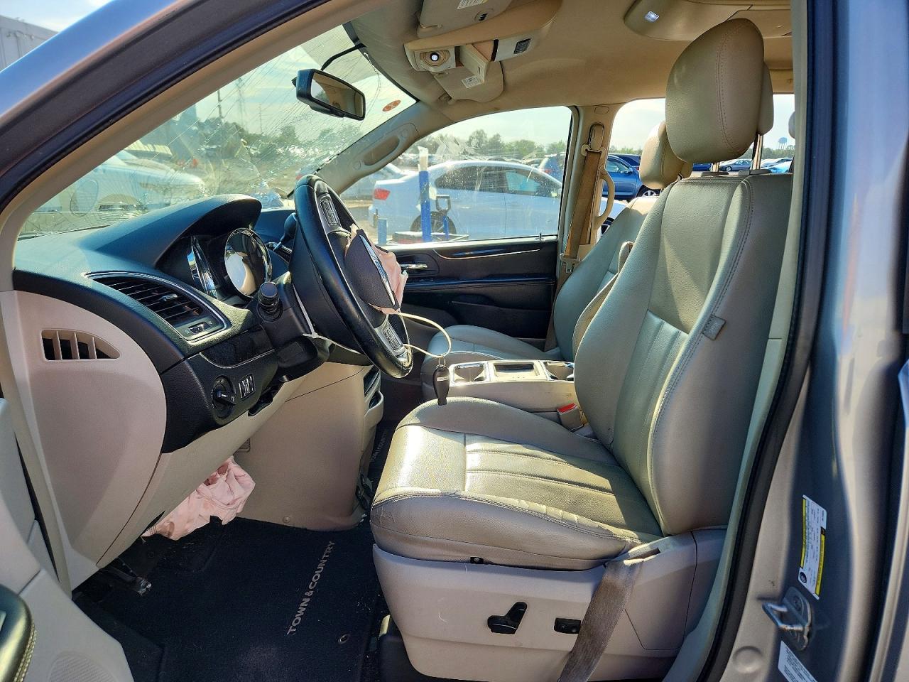 2013 Chrysler Town & Country Touring - Image 7
