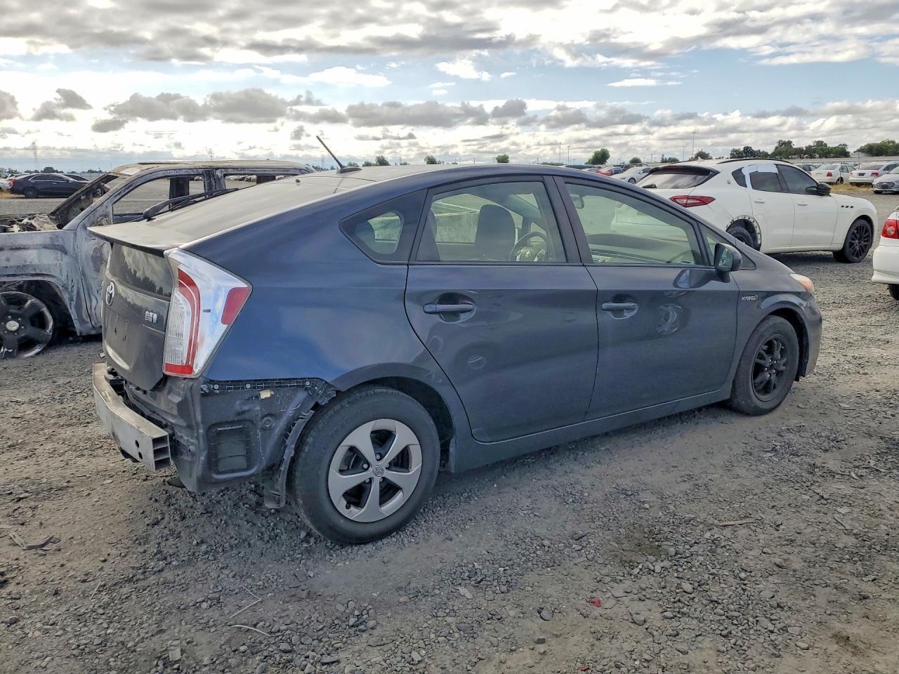 2014 Toyota Prius Three - Image 3