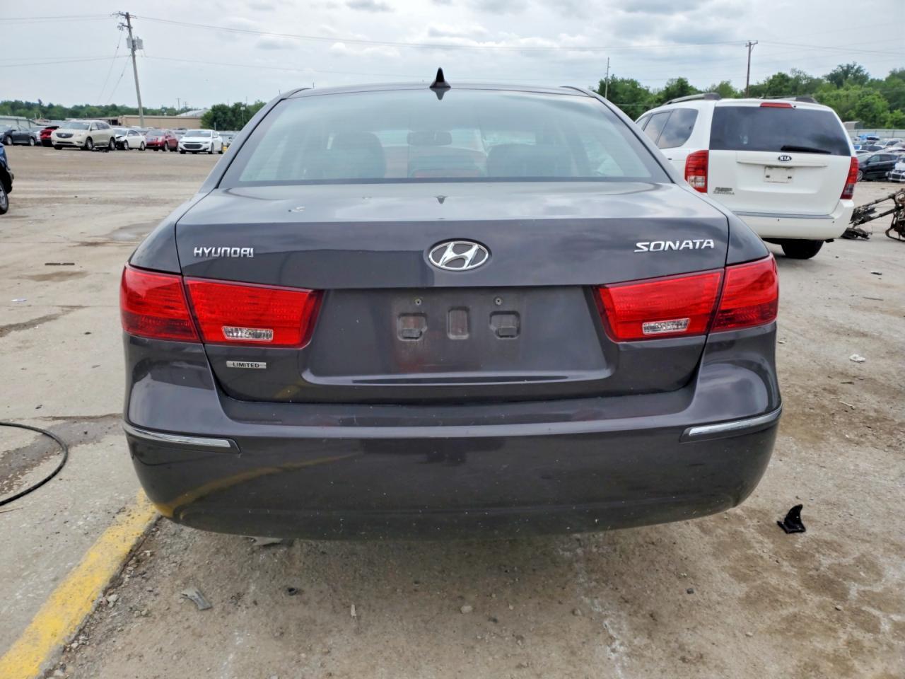 2010 Hyundai Sonata - Image 6