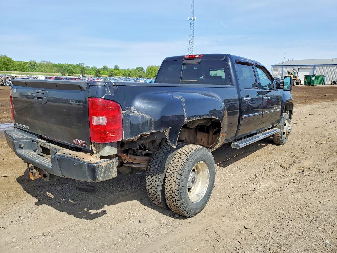 2013 GMC Sierra K3500 Denali - Image 3