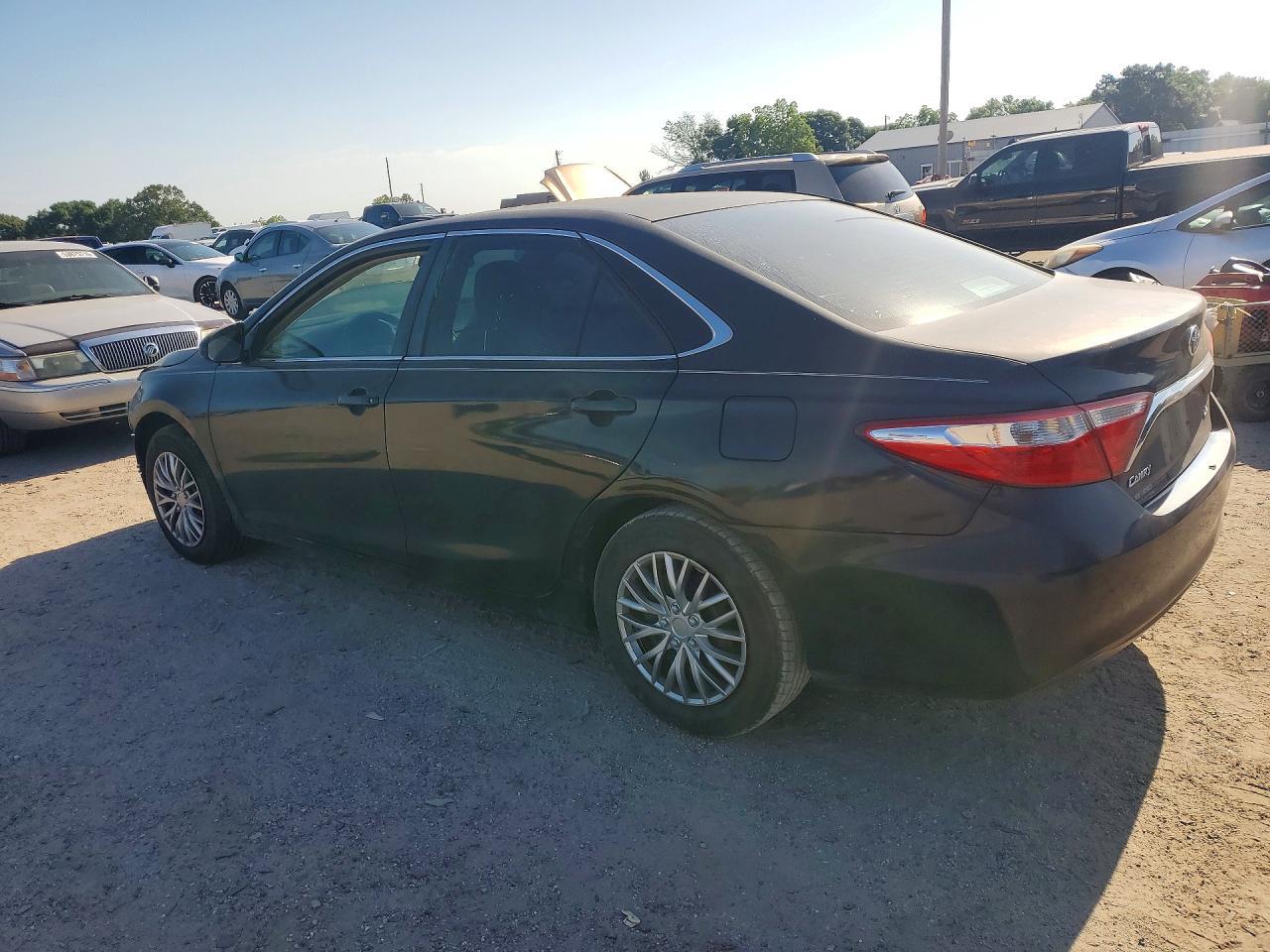 2015 Toyota Camry Le - Фото 2