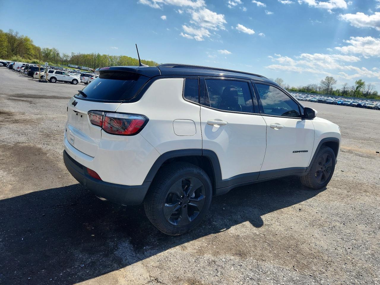 2018 Jeep Compass Latitude - Image 3
