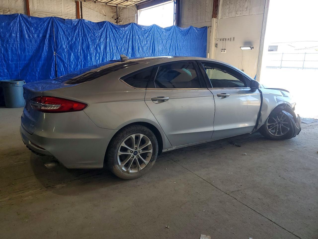 2020 Ford Fusion Se - Фото 3