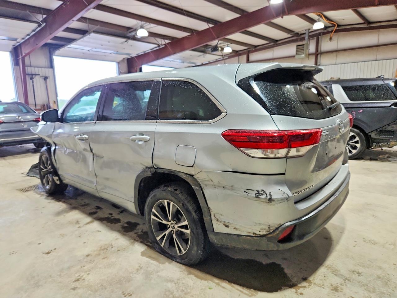 2018 Toyota Highlander Le - Фото 2