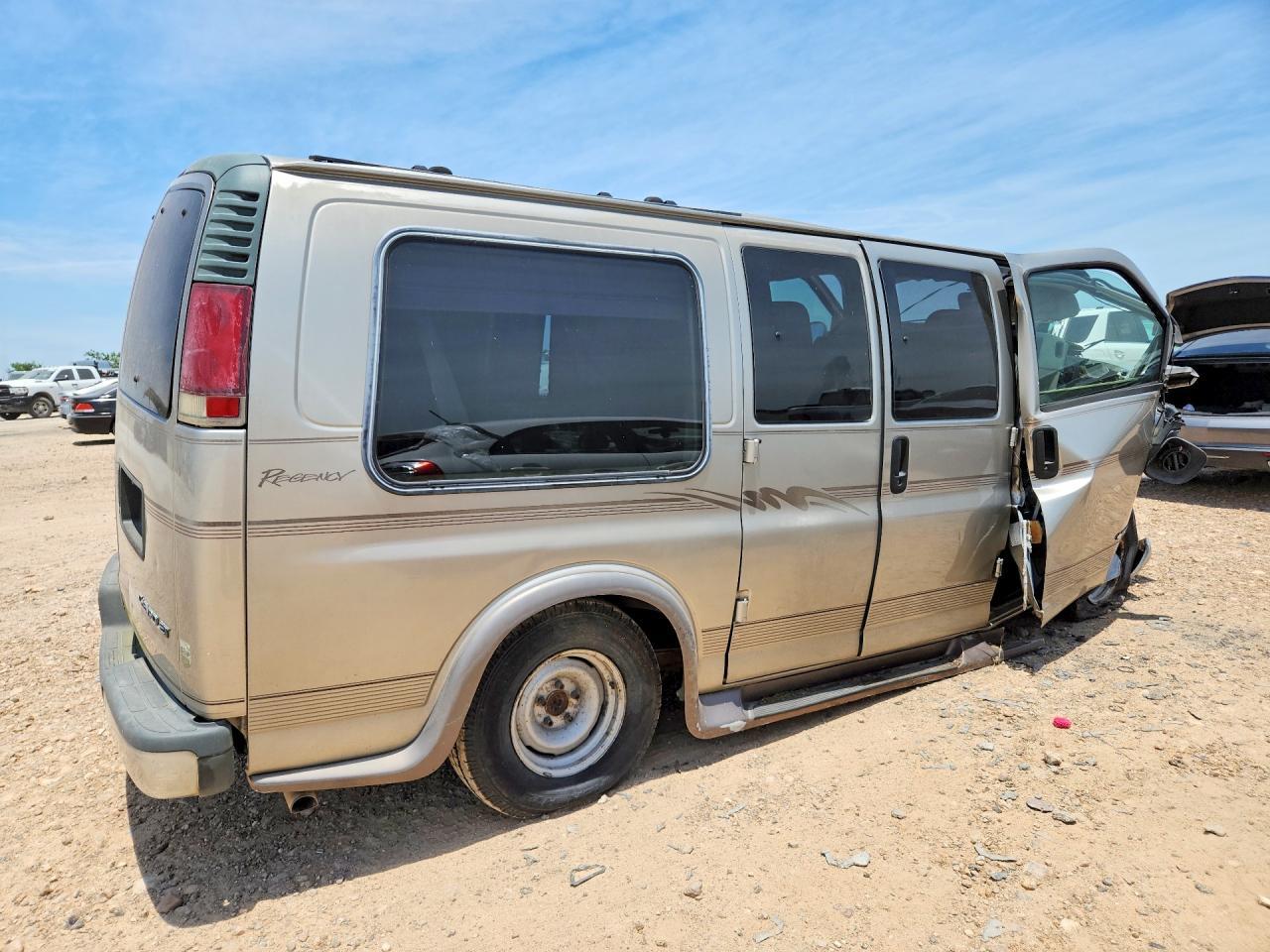 2000 Chevrolet Express G1500 - Фото 3