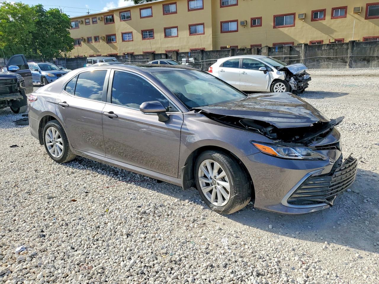 2024 Toyota Camry Le - Фото 4