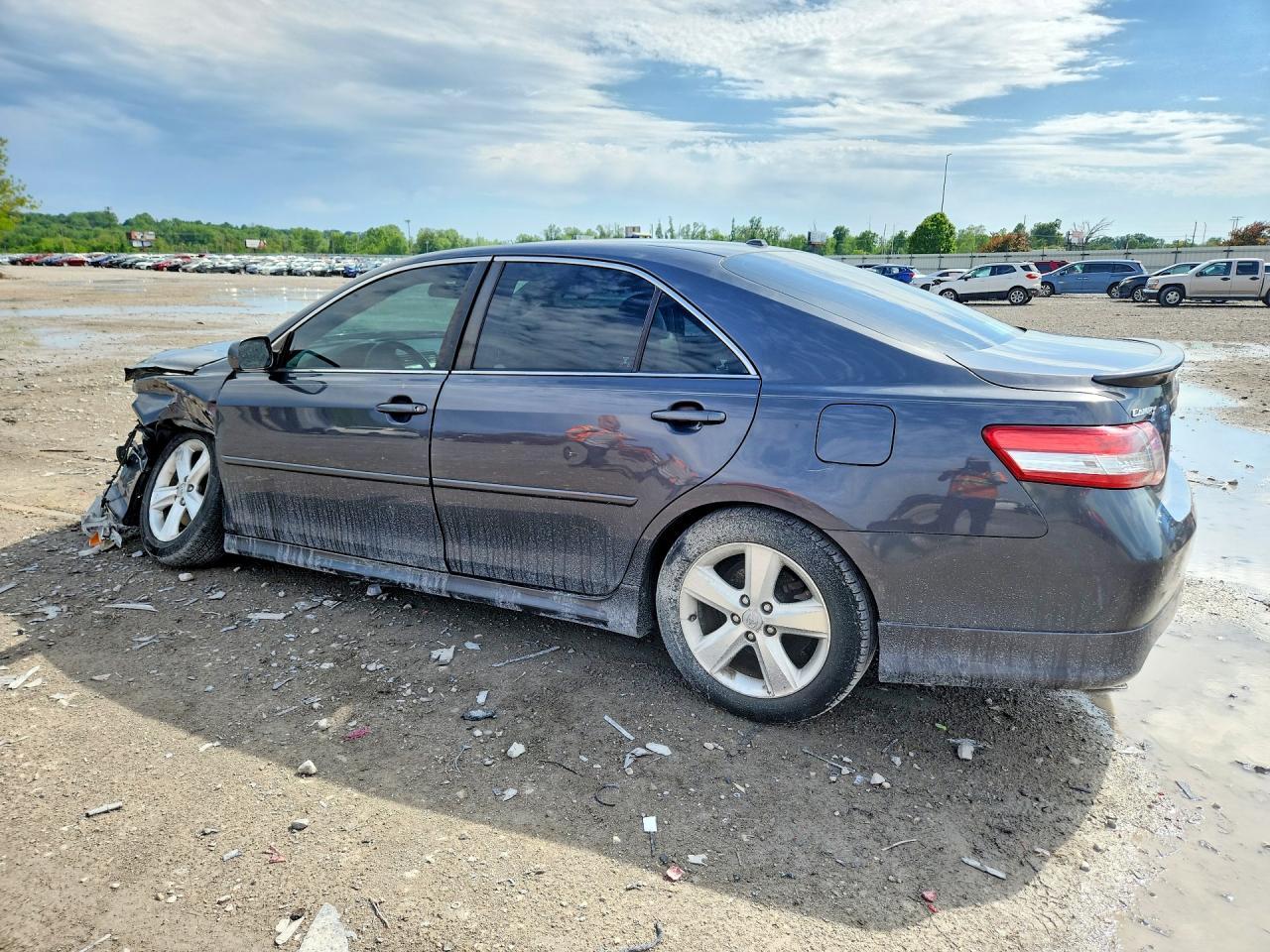 2011 Toyota Camry Se - Фото 2