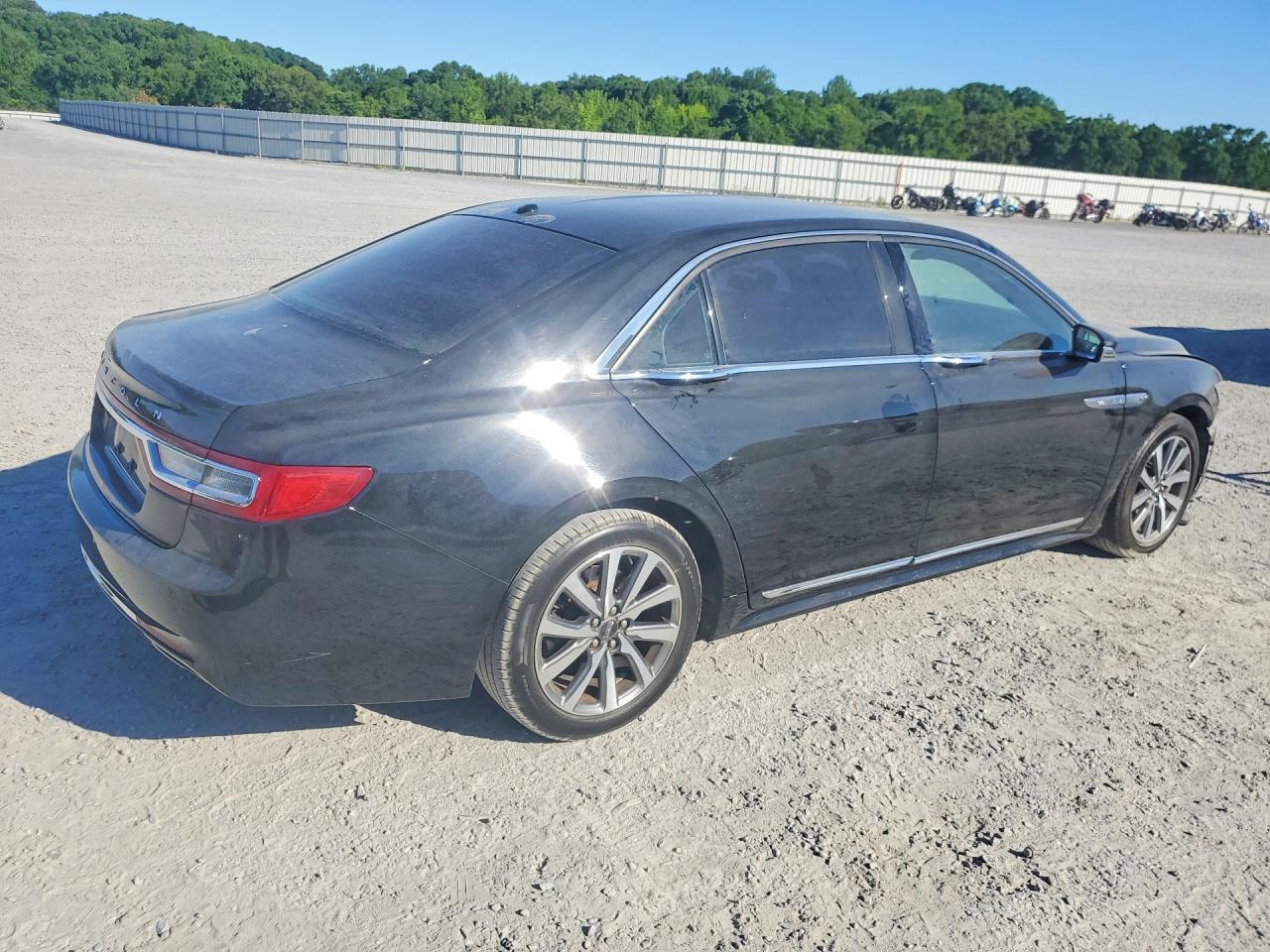 2017 Lincoln Continental - Фото 3