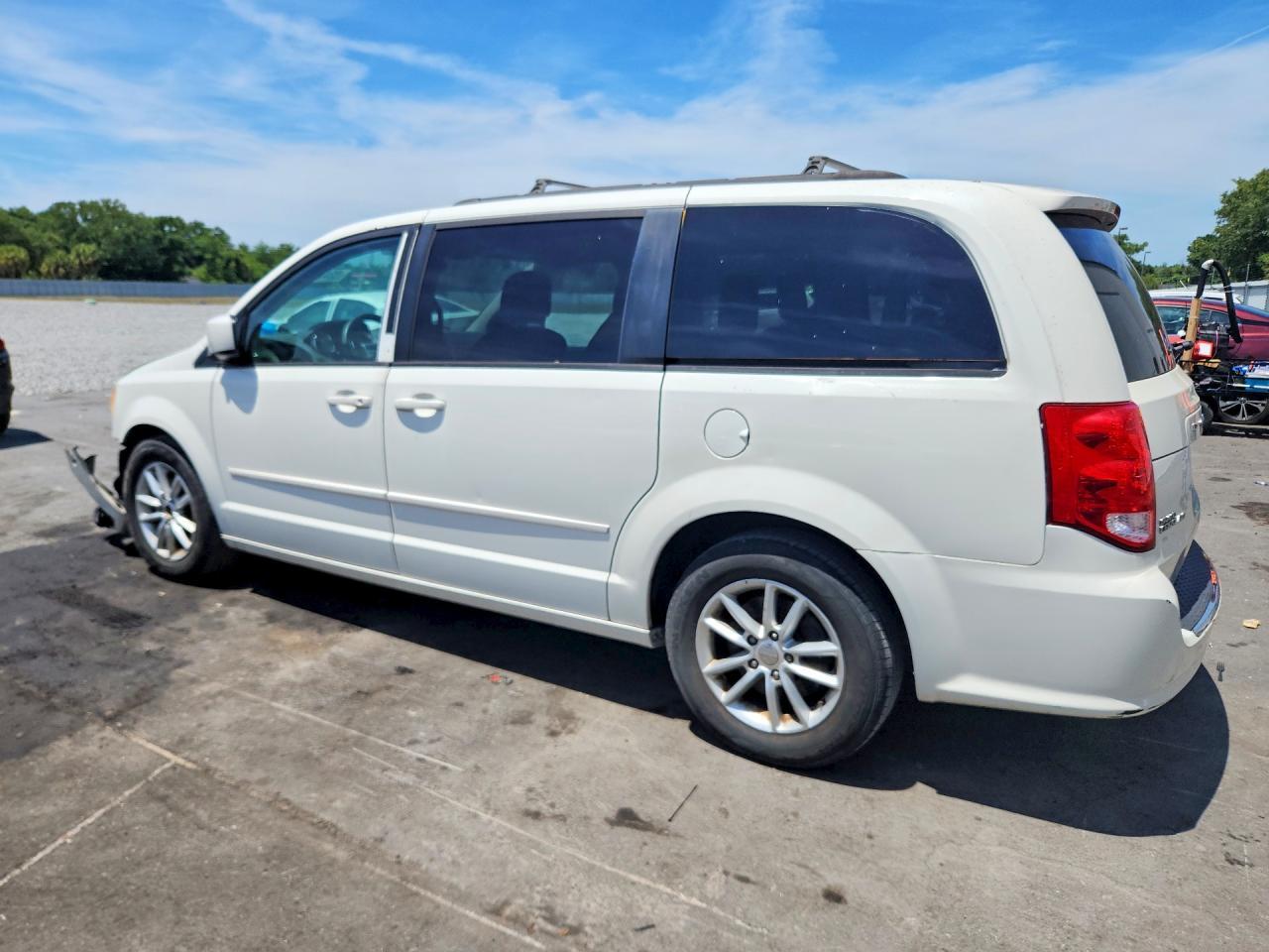 2013 Dodge Grand Caravan Sxt - Image 2