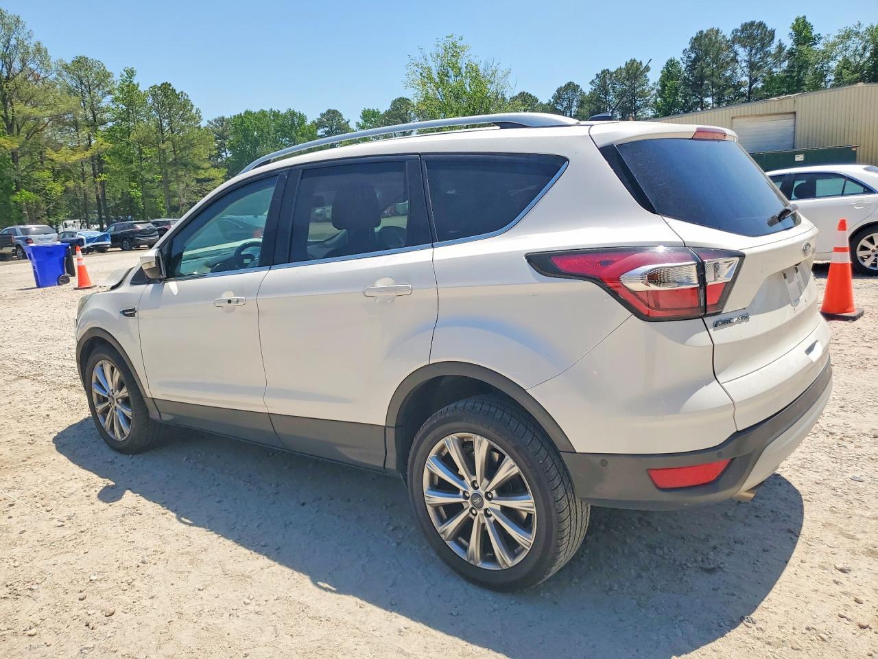 2017 Ford Escape Titanium - Фото 2