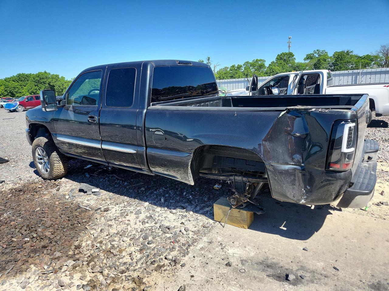 2003 GMC 1500 - Фото 2
