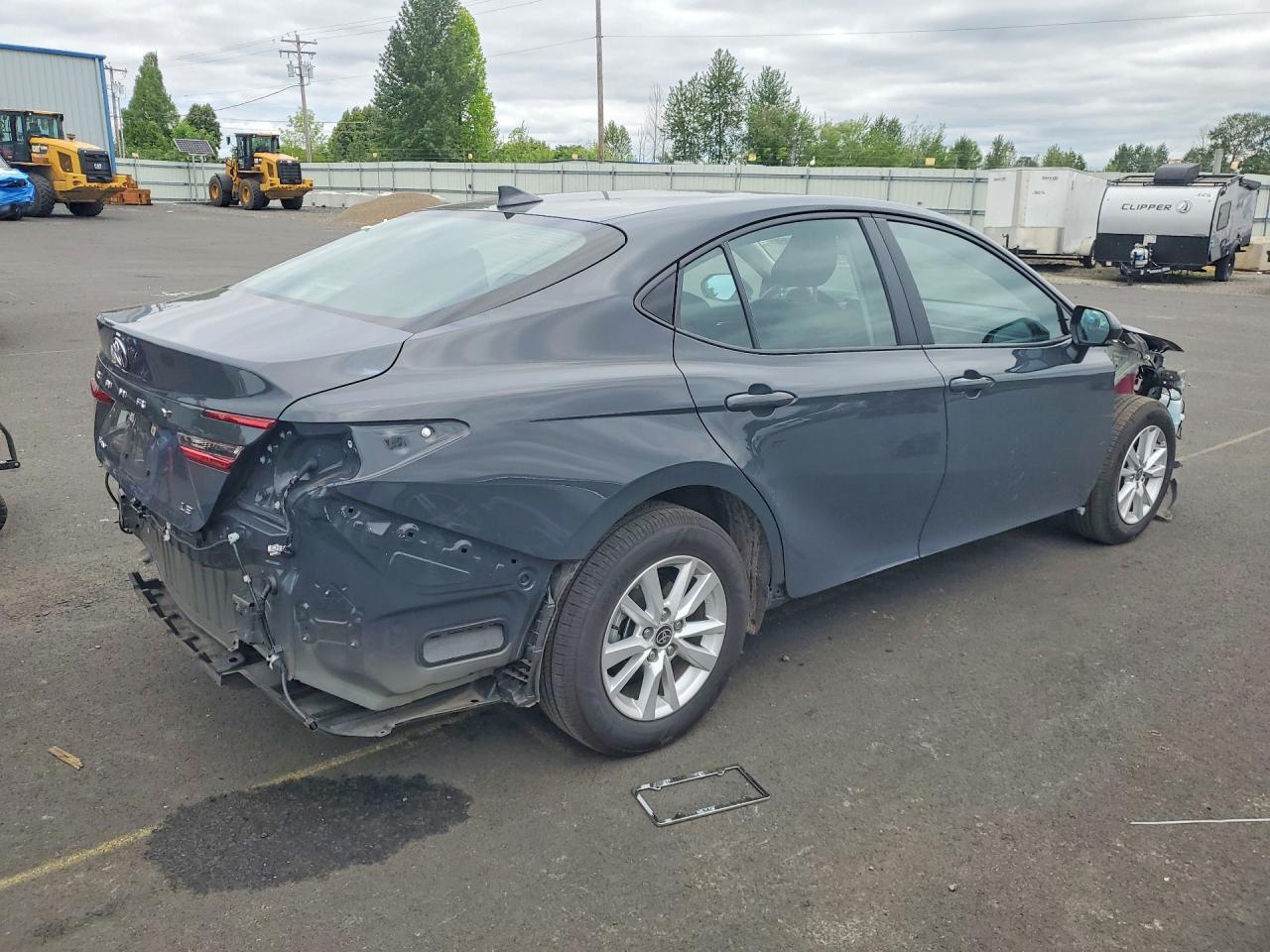 2025 Toyota Camry Le - Фото 3