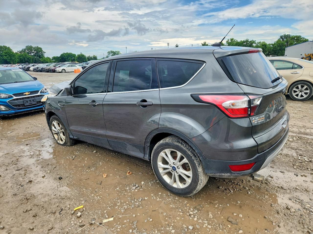 2017 Ford Escape Se - Фото 2