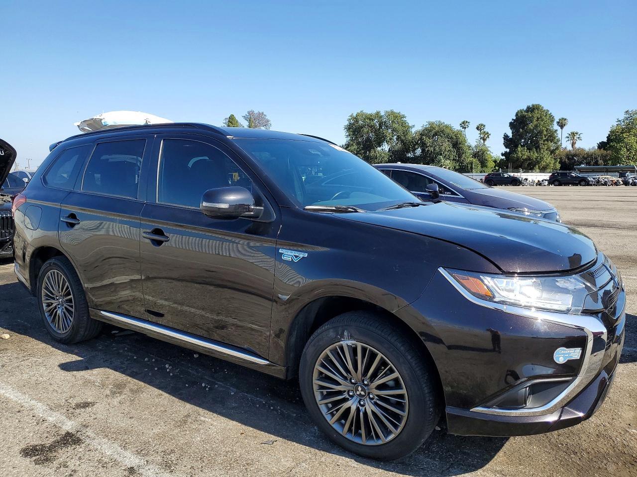 2021 Mitsubishi Outlander Fe - Image 4