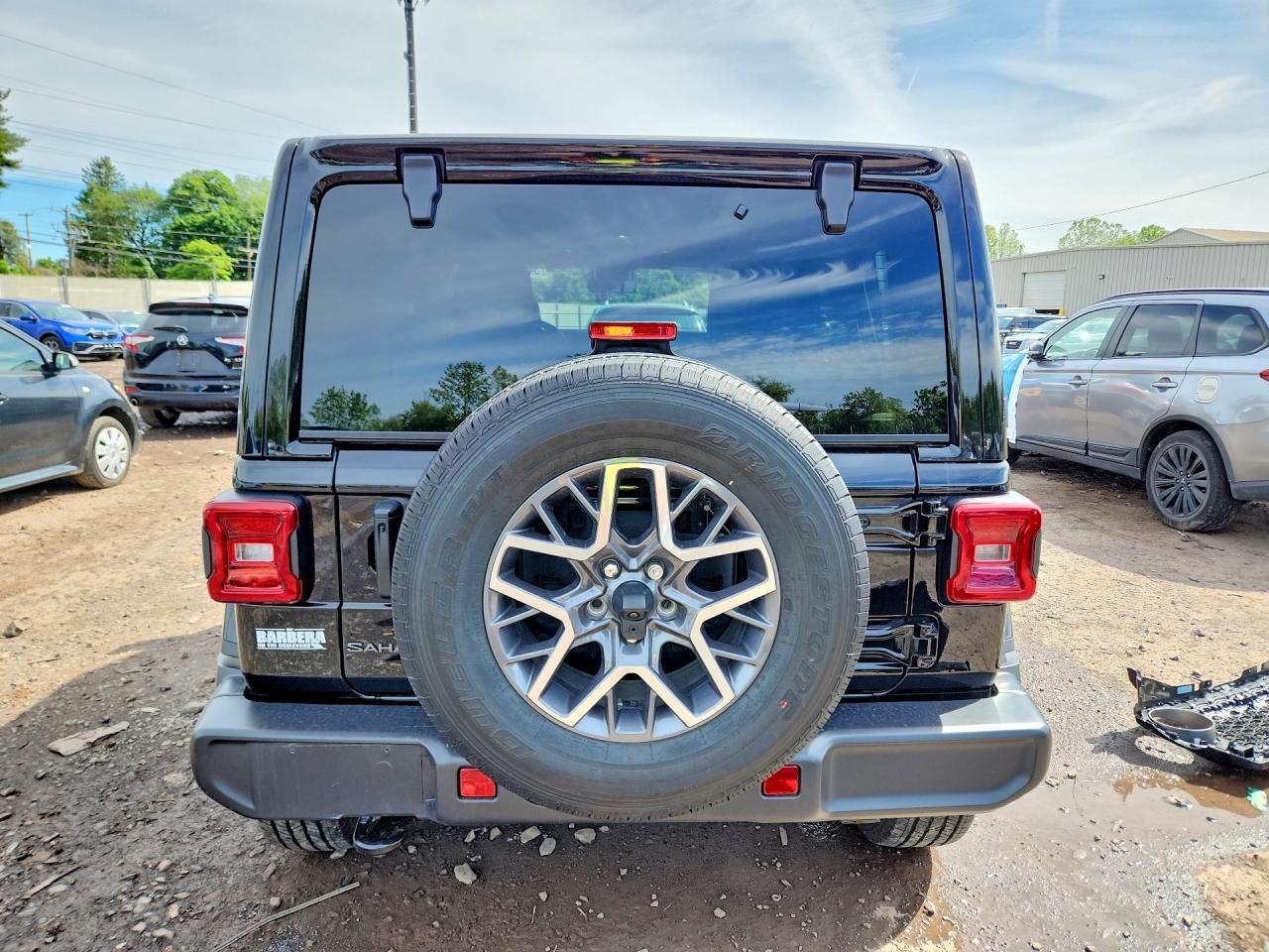 2025 Jeep Wrangler Sahara - Фото 6