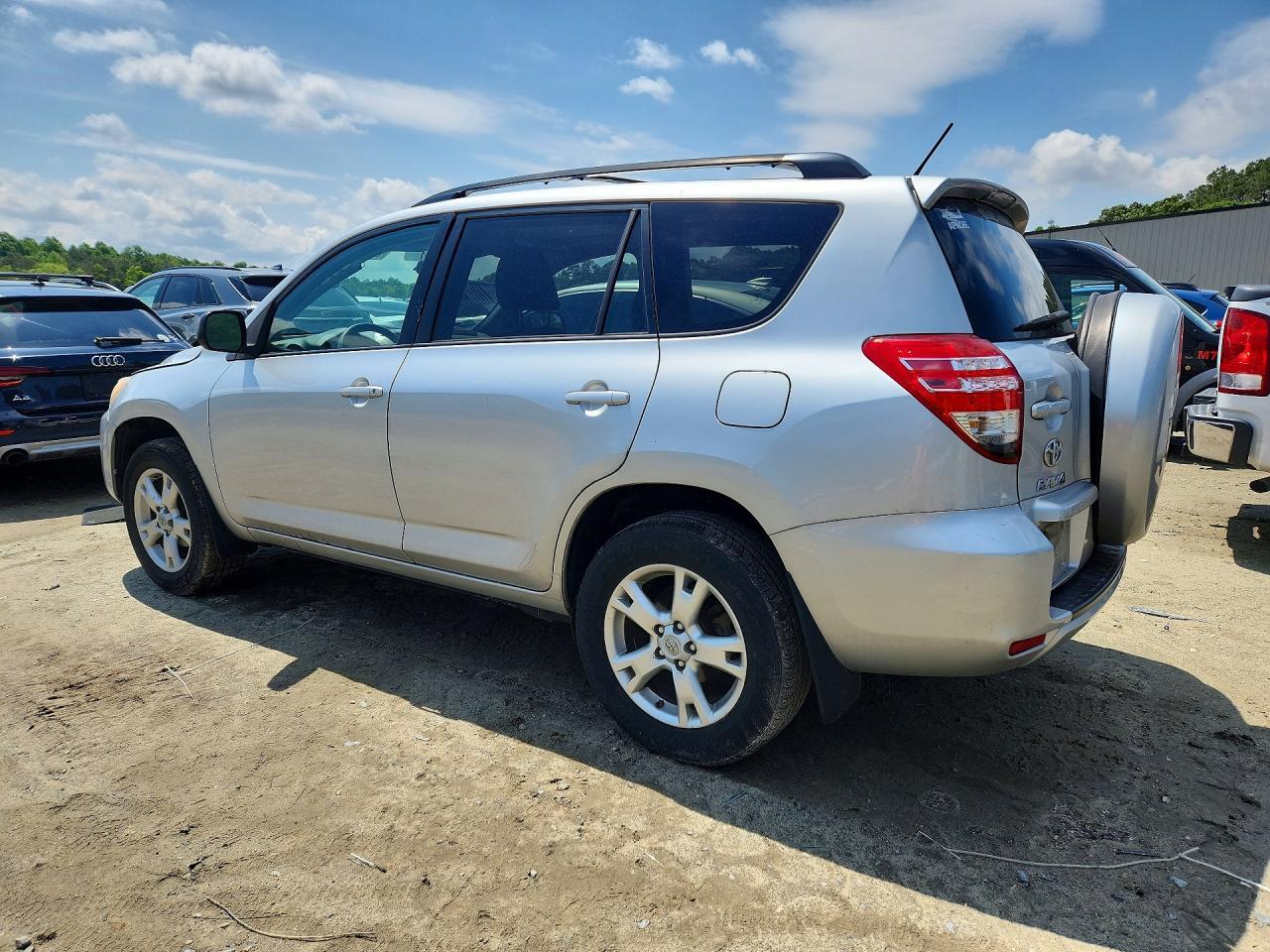 2011 Toyota Rav4 Base - Фото 2