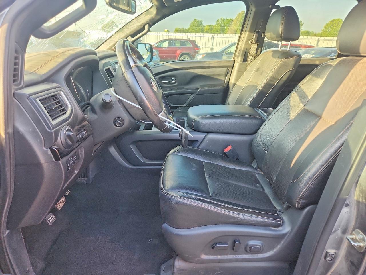 2018 Nissan Titan - Фото 7