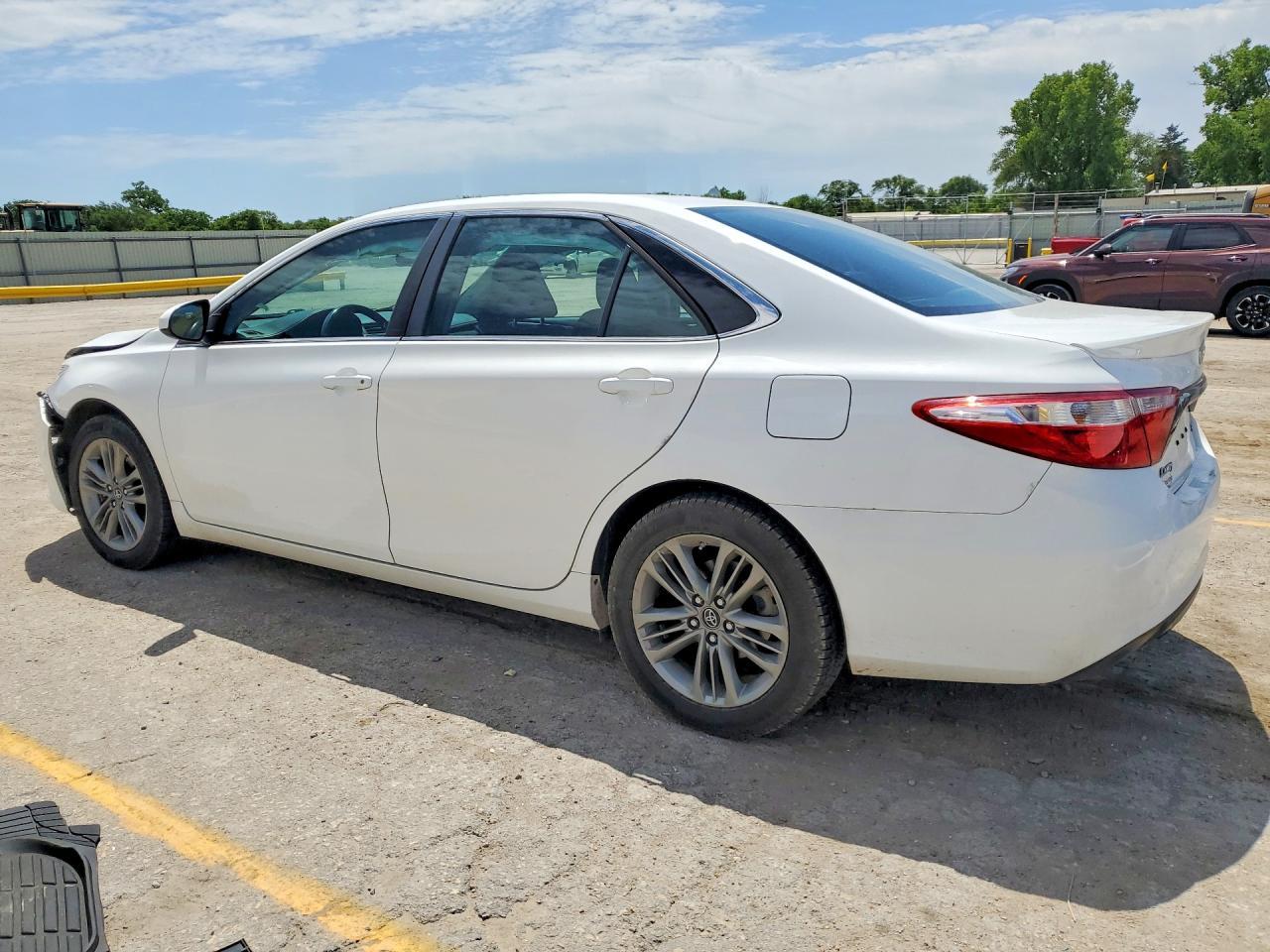 2017 Toyota Camry Se - Image 2
