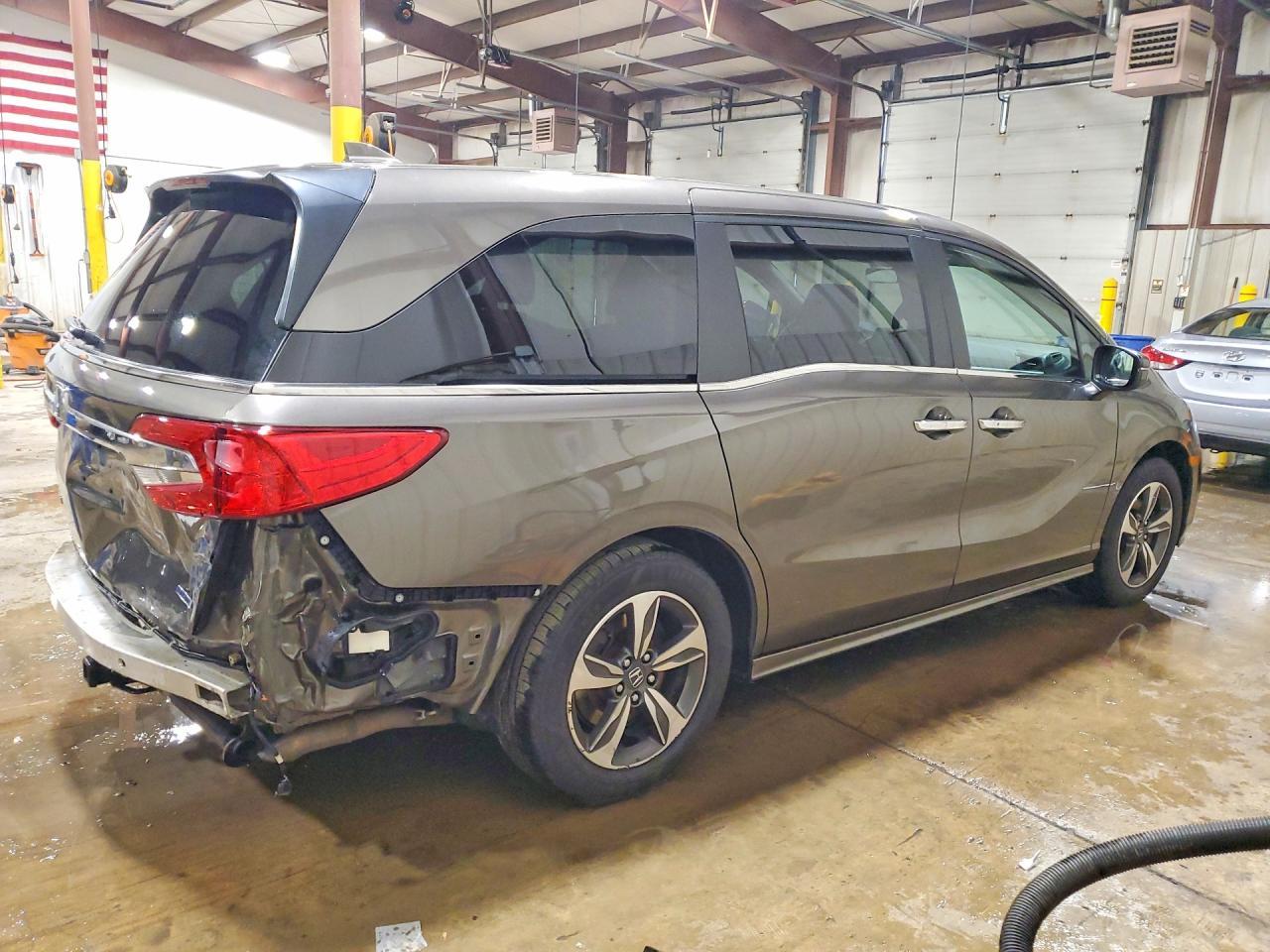 2018 Honda Odyssey Touring - Фото 3