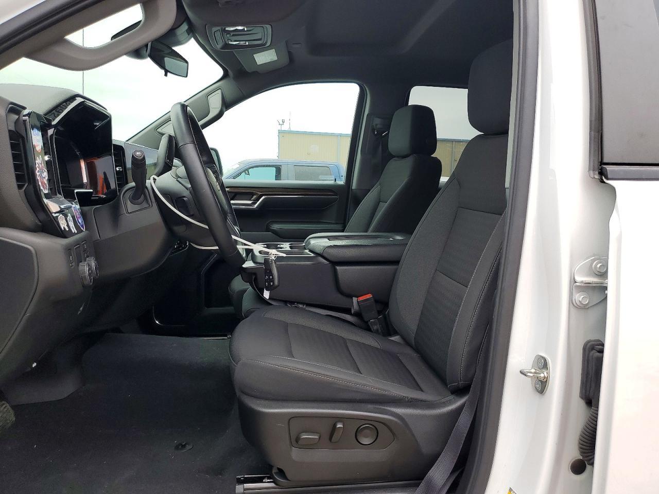 2024 Chevrolet C1500 Silv - Image 7