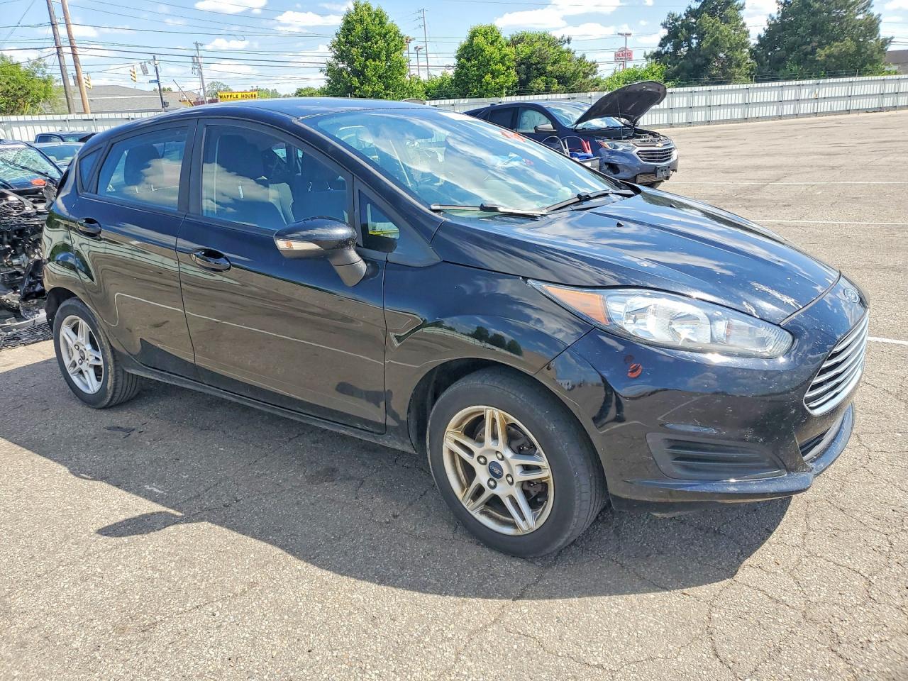 2019 Ford Fiesta Se - Фото 4