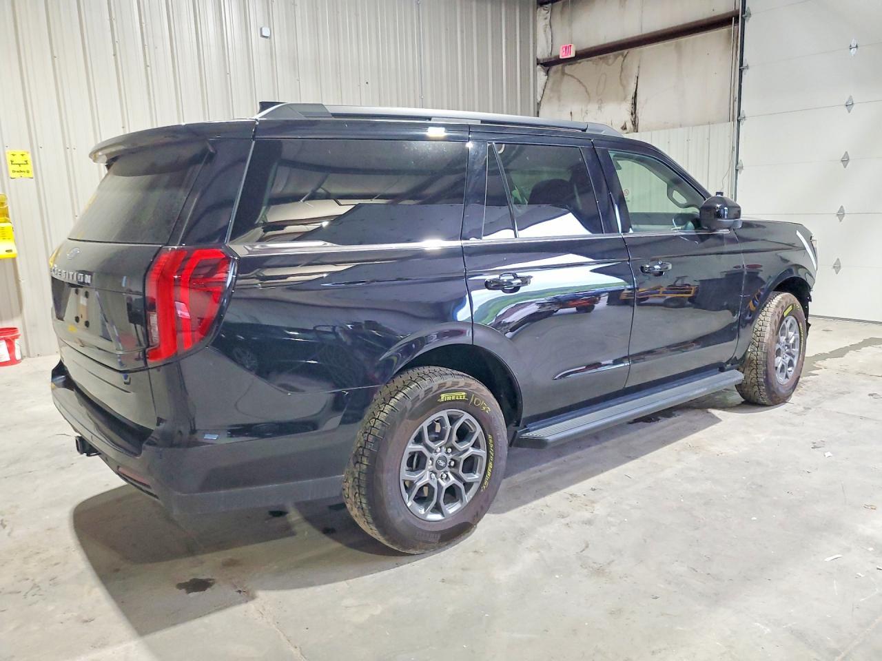 2025 Ford Expedition Active - Image 3