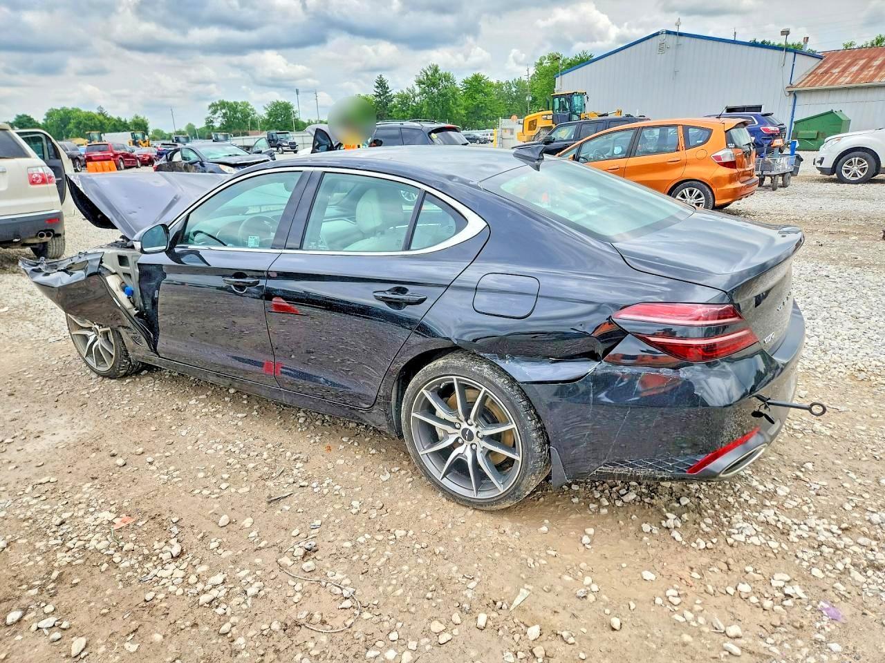 2025 Genesis G70 2.5T Standard - Image 2