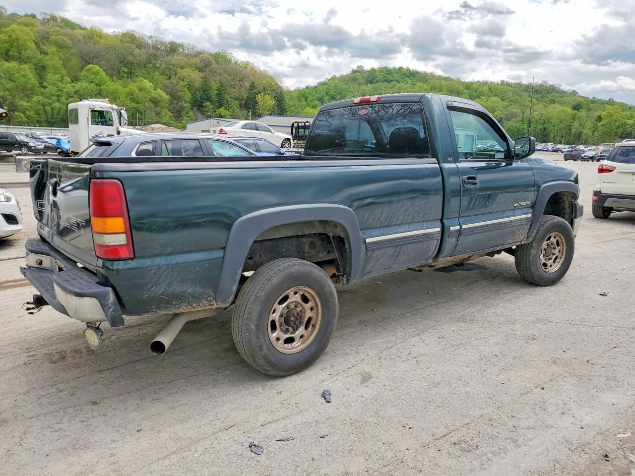 2001 Chevrolet Silverado K2500 Heavy Duty - Image 3