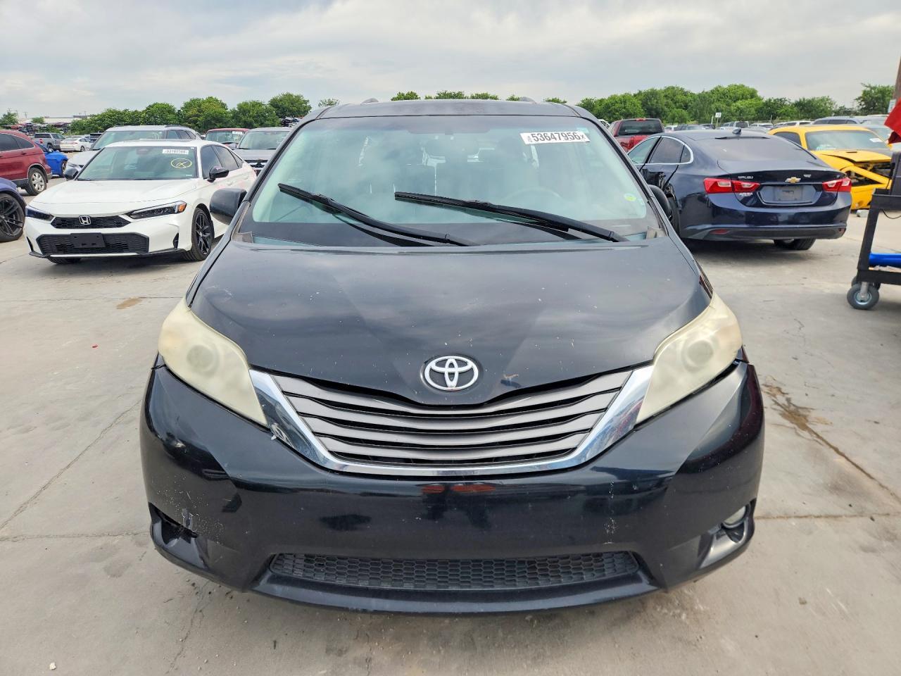 2011 Toyota Sienna Xle 8-Passenger - Фото 5