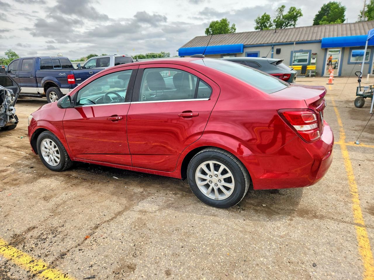 2017 Chevrolet Sonic Lt - Фото 2