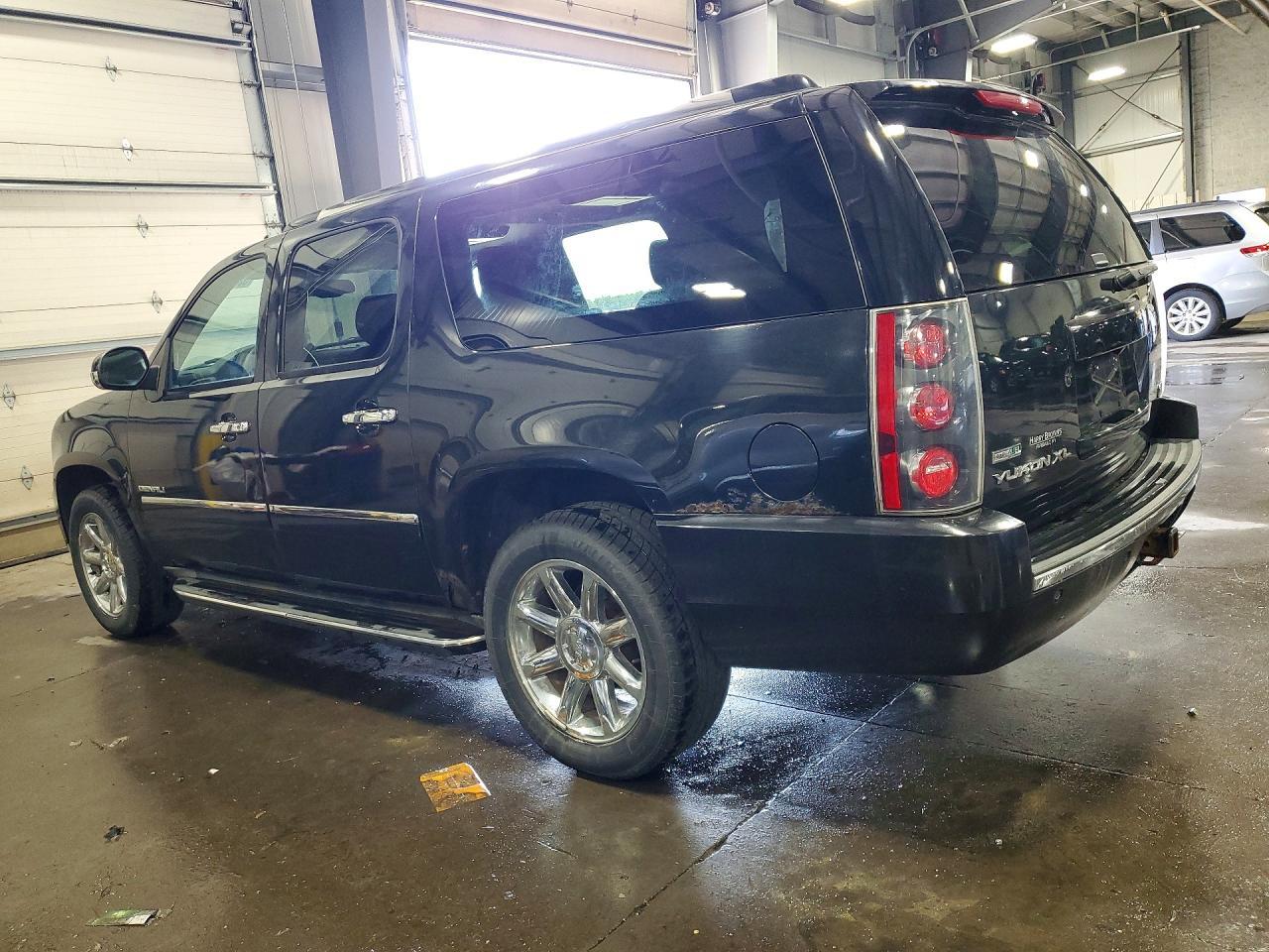 2011 GMC Yukon Xl Denali - Image 2