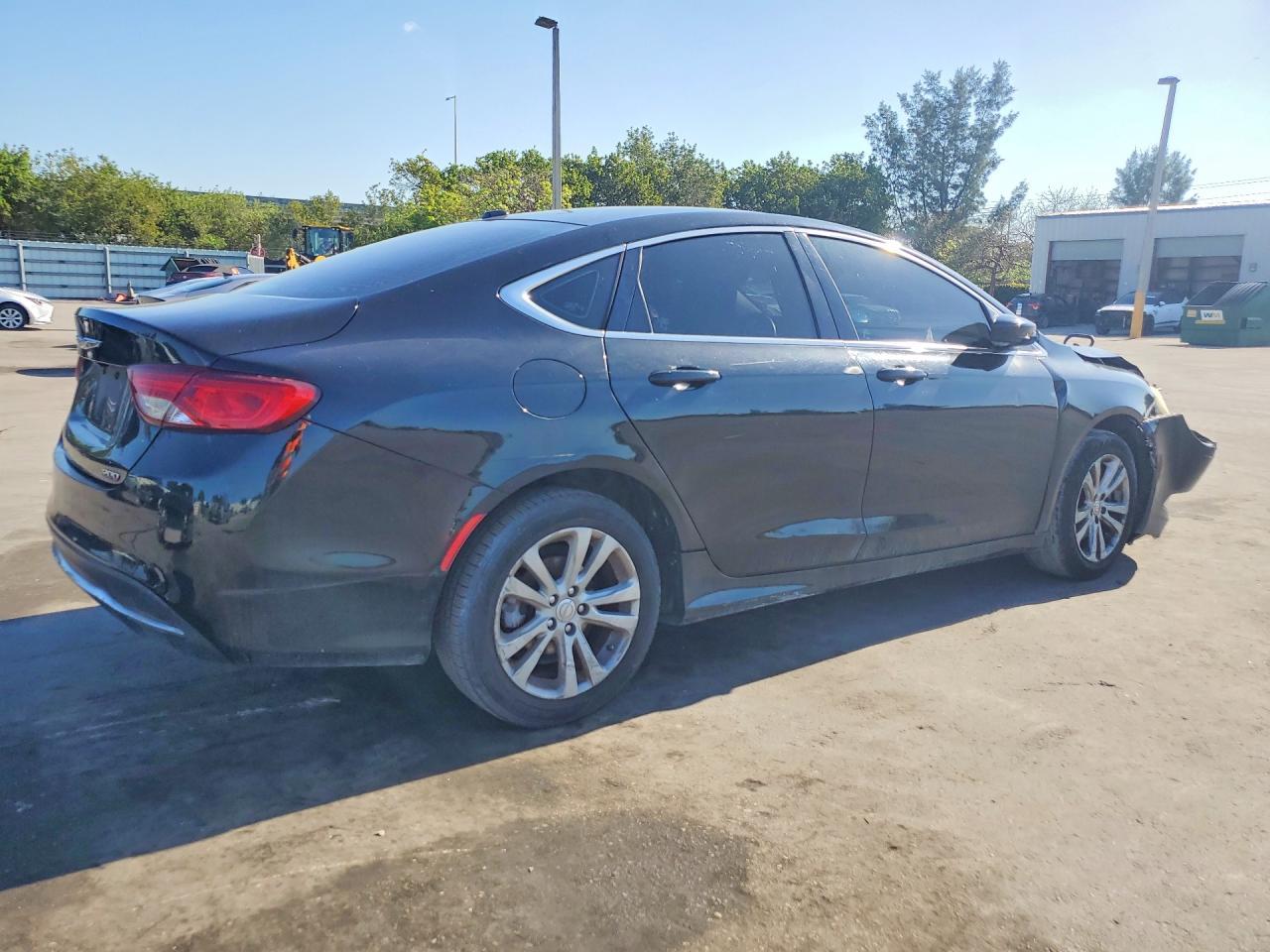 2015 Chrysler 200 Limited - Фото 3