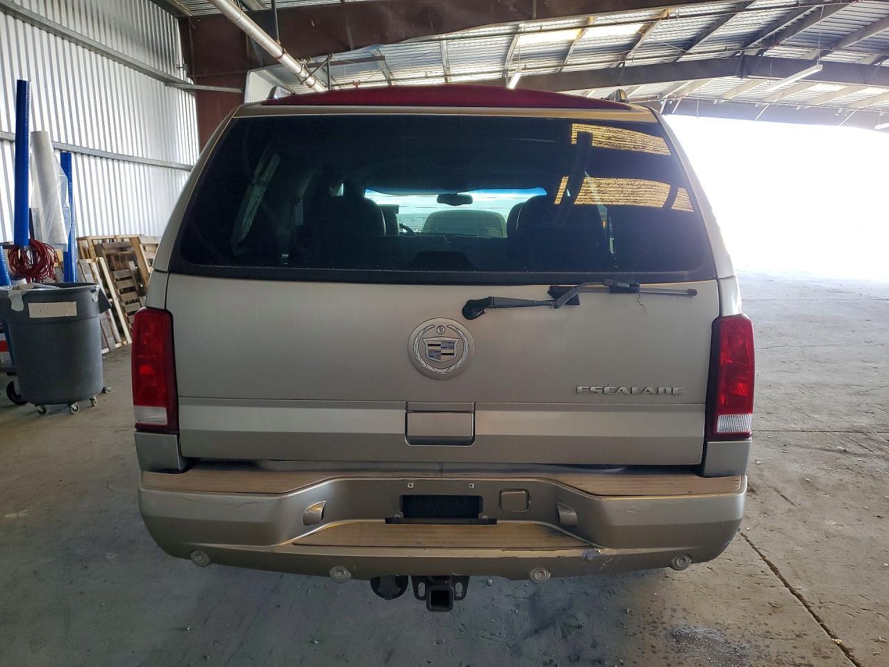 2002 Cadillac Escalade - Image 6