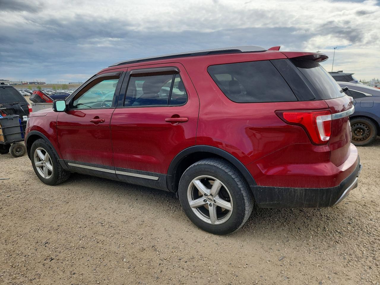 2016 Ford Explorer Xlt - Фото 2