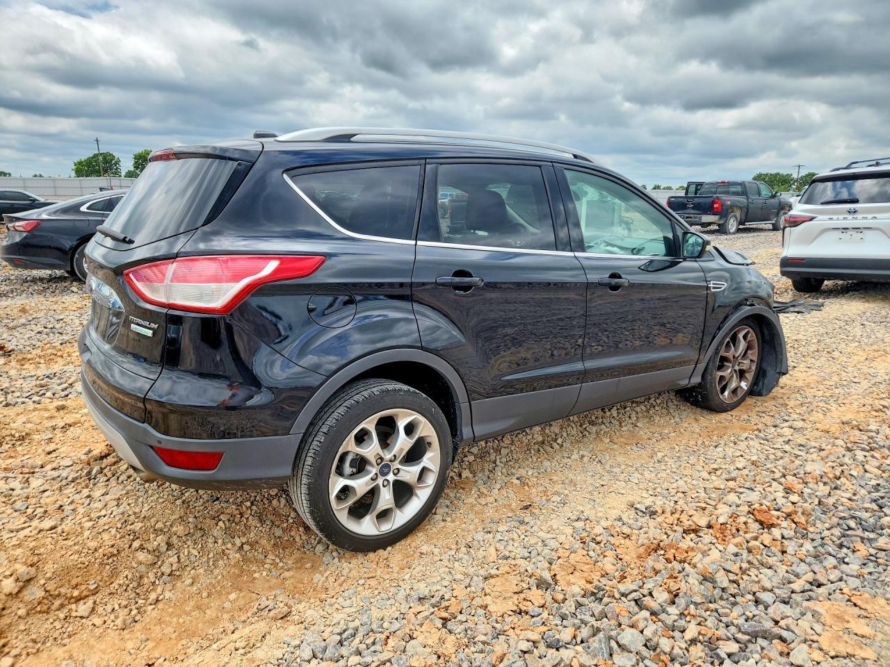 2016 Ford Escape Titanium - Image 3