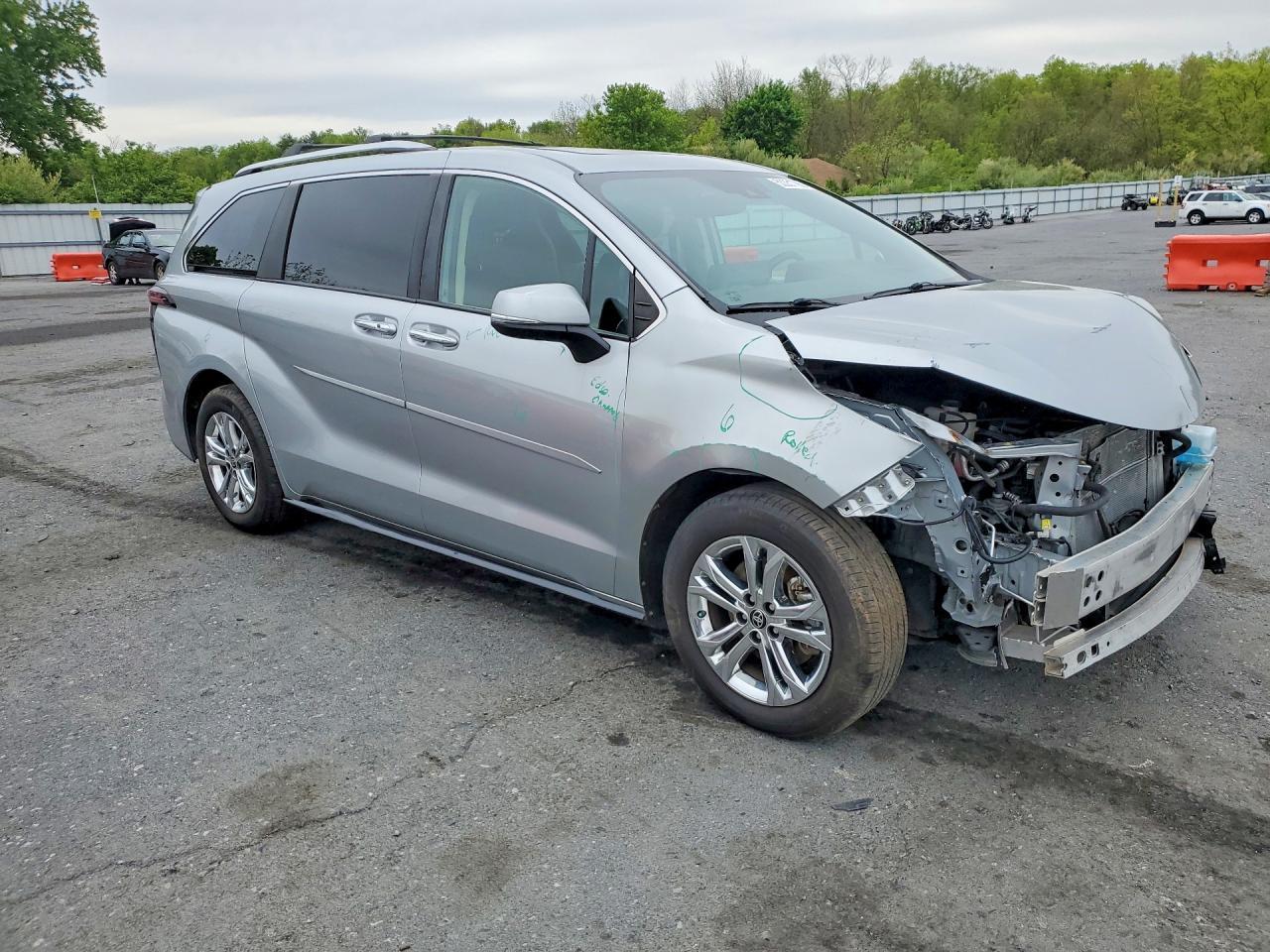 2022 Toyota Sienna - Фото 4